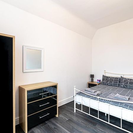 Two Bedroom Holiday Apartment Colwyn Bay Exterior foto