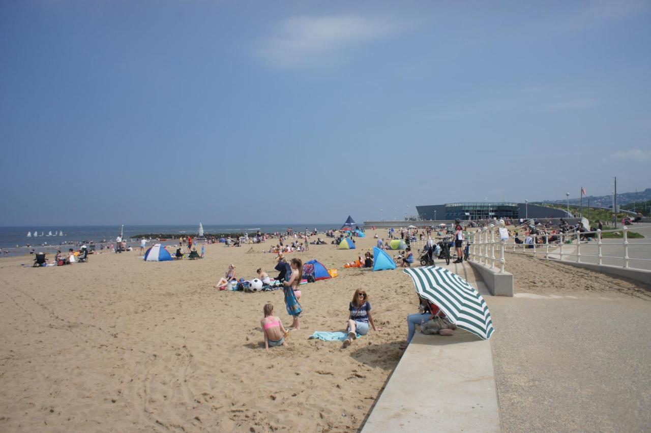 Two Bedroom Holiday Apartment Colwyn Bay Exterior foto